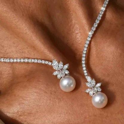 Elegant shiny necklace with sterling silver pearls